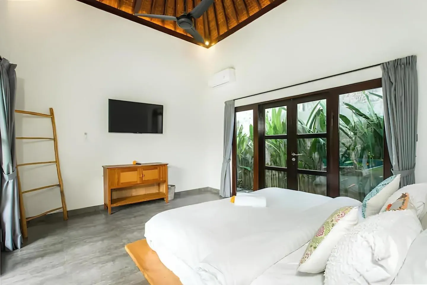 Villa Grandlux Bali 2 Bed Villa Pool Big Garden Seminyak