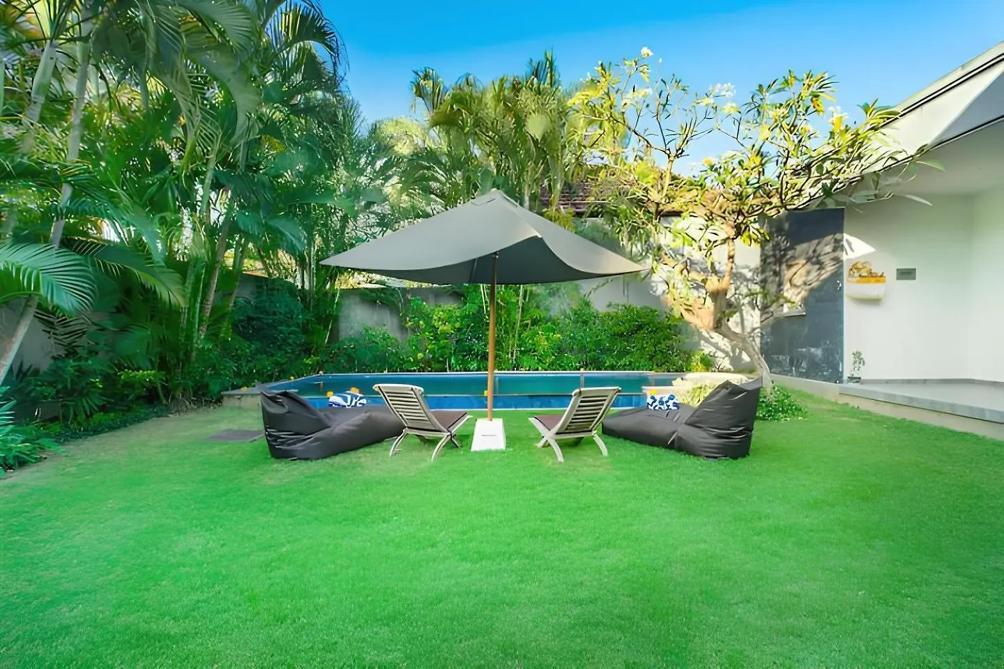 Villa Grandlux Bali 2 Bed Villa Pool Big Garden Seminyak
