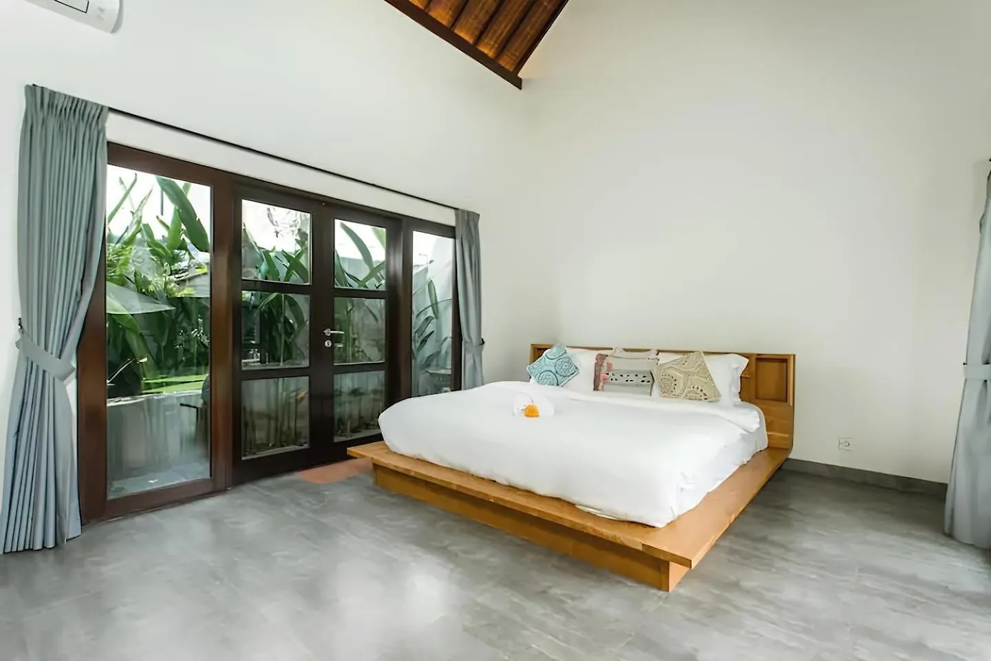 Villa Grandlux Bali 2 Bed Villa Pool Big Garden Seminyak