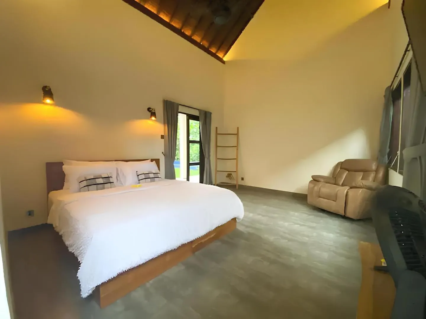Villa Grandlux Bali 2 Bed Villa Pool Big Garden Seminyak   Seminyak (Bali)